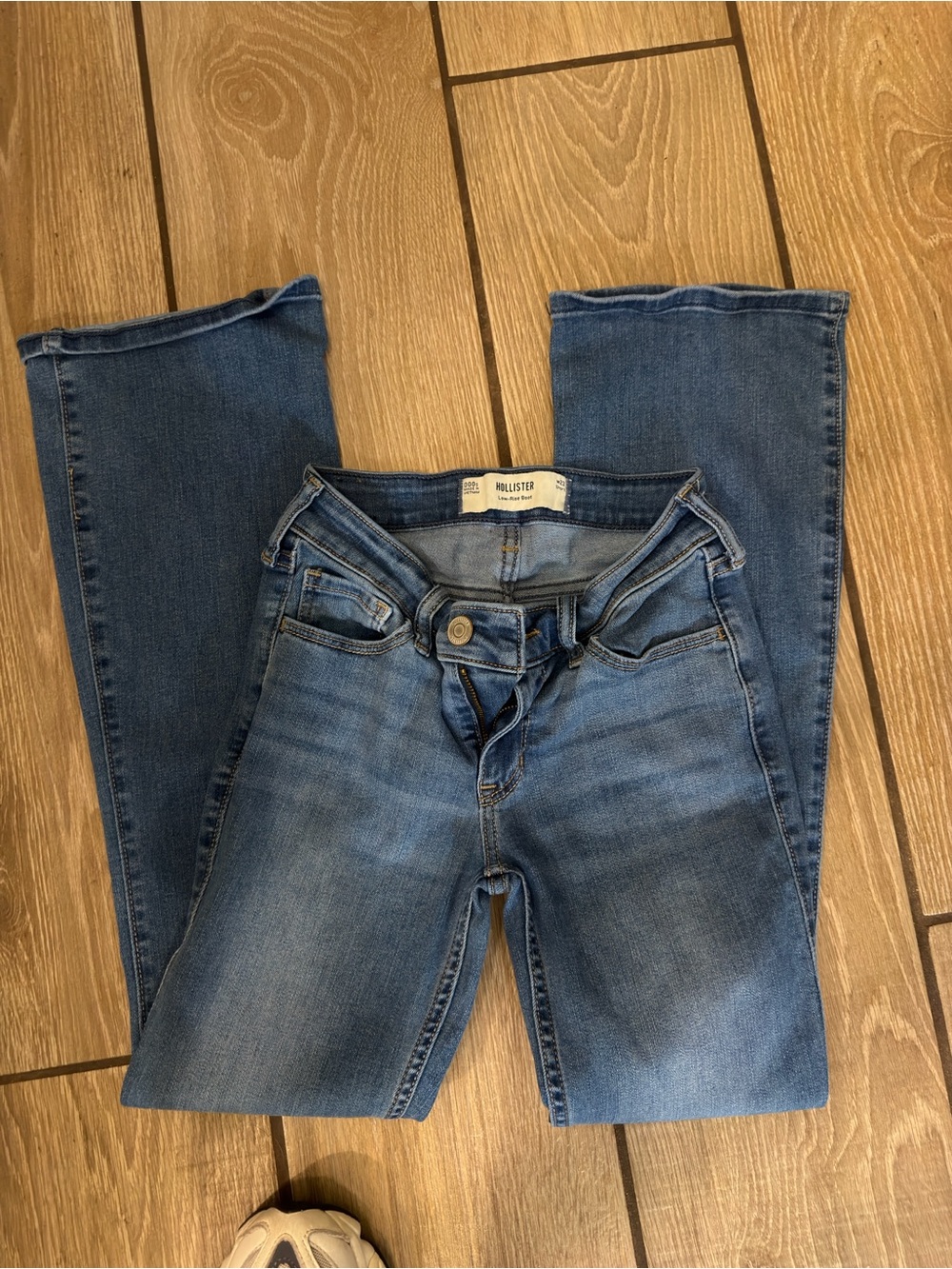 Hollister Low-Rise Jeans - Denim Blue Wash